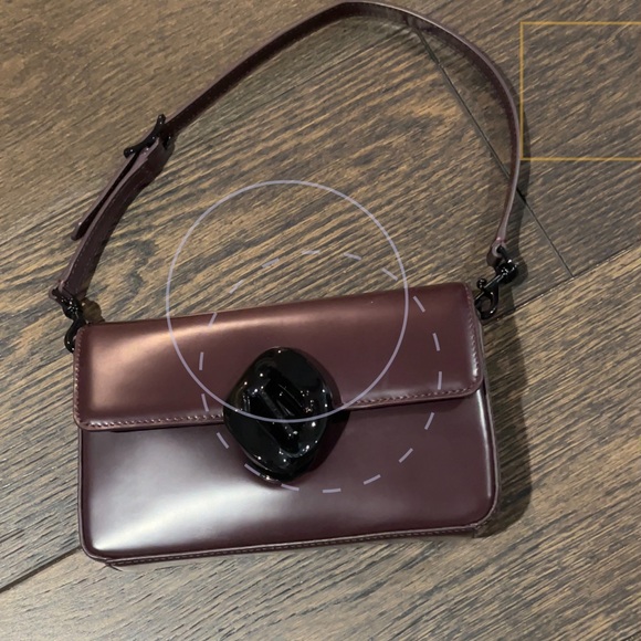 Rebecca Minkoff The “G” Small Leather Shoulder Bag with Dust Bag. - Picture 9 of 10